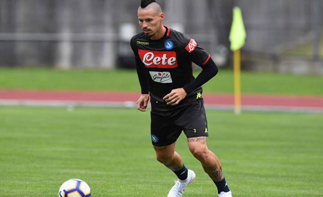 Cinque contro quattro più uno, allenamento speciale per Hamsik: mai visto nulla di simile