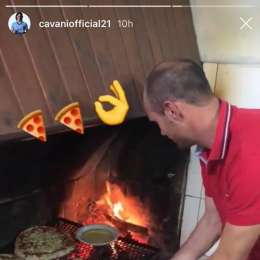 FOTO – Cavani, la storia Instagram che fa impazzire i napoletani: prova di pizza in Uruguay e scritta in italiano