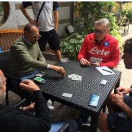 FOTO – Continuano le partite a carte a Dimaro: Ancelotti con ADL, Pompilio e De Matteis