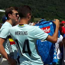 FOTO TN – Dal Belgio fan di Mertens a Dimaro: indossano la maglia autografata del loro idolo