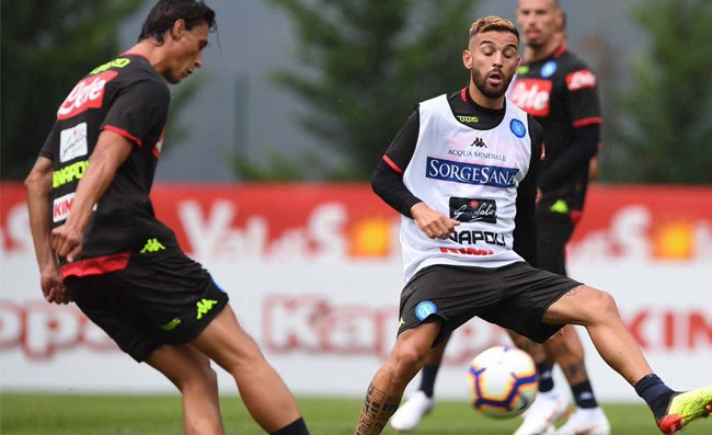 Primo allenamento a Dimaro: pioggia e applausi. Ancelotti divide il Napoli in tre gruppi