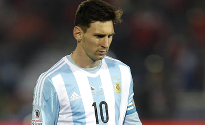 Burdisso confessa: “Stavo per picchiare Messi. Sapete che cosa è successo?”