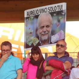 FOTO – “Aurelio, vinci solo tu”, striscione contro ADL a Dimaro: attimi di tensione, ma situazione subito rientrata