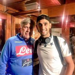 FOTO – Un sorridente Ghoulam posa con Ancelotti: “Benvenuto in ritiro!”