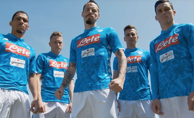 Maglia del Napoli a ruba a Dimaro, ma c’è un problema: lamentele dei tifosi