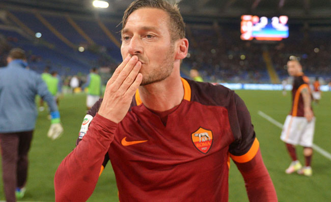 Totti: “Che peccato non essere allenato da Di Francesco! No al ritiro della 10. Il Napoli…”