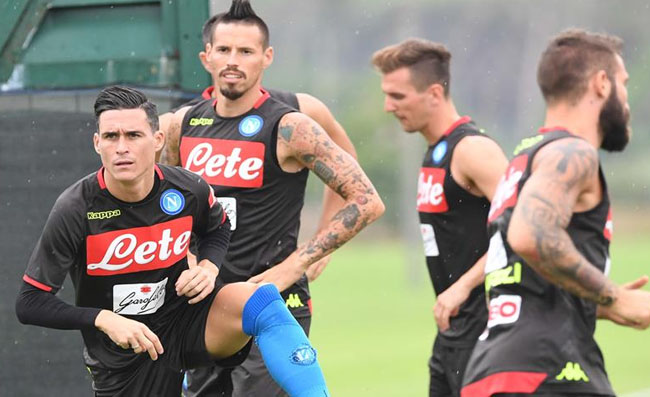 FOTO – Allenamento pomeridiano per il Napoli, prima volta di Ospina a Castel Volturno: che grinta!