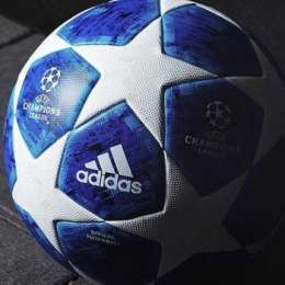 FOTO – Rivoluzione in Champions League: il nuovo pallone sarà blu, è stato svelato oggi