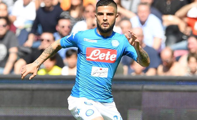 FOTO SEQUENZA – Bel gesto di Insigne verso i tifosi. La botta, Mertens e lo scappellotto di Ancelotti