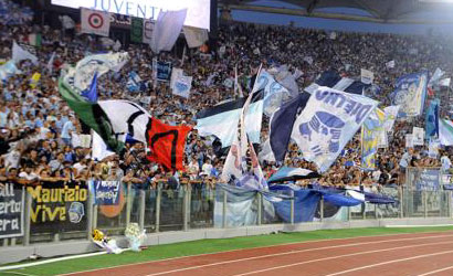 FOTO – Inusuale volantino in curva per Lazio-Napoli: “No mogli e fidanzate nelle prime file”