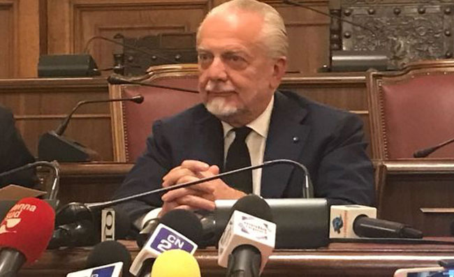Tifosi perplessi: “De Laurentiis compra il Bari, ma per i 92 anni del Napoli nemmeno un augurio”
