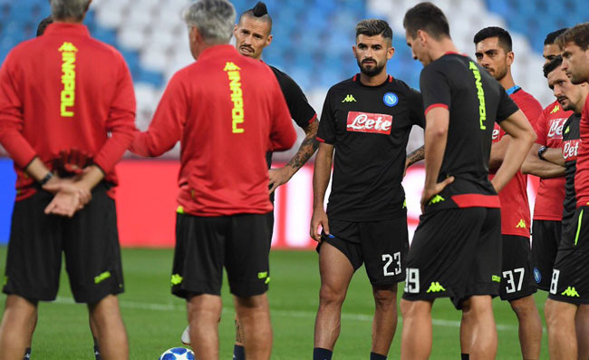 SKY – Malumore Napoli, alcuni giocatori preferiscono mangiare a casa. Squadra arrabbiata