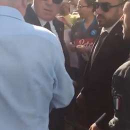 VIDEO – Ancelotti concede foto e autografi ai tifosi azzurri che lo attendevano a Torino