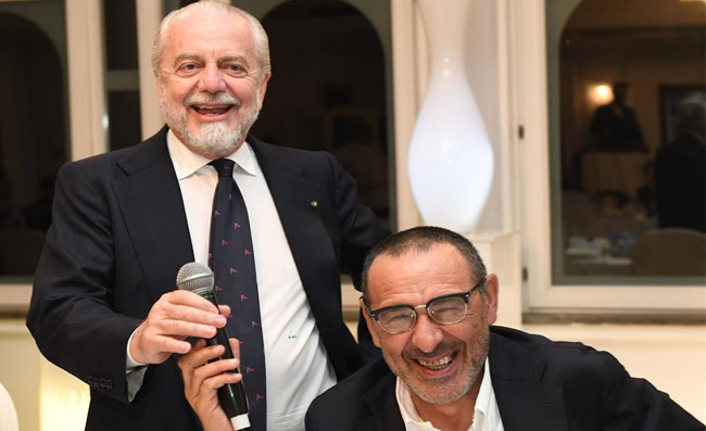 De Laurentiis stende una mano a Sarri: “Sta facendo molto bene! Non mi permetto di…”