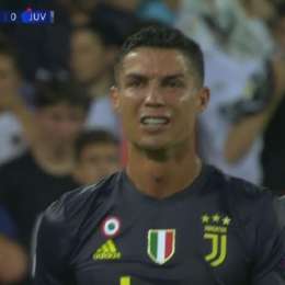 FOTO – Clamoroso a Valencia, CR7 espulso e in lacrime all’esordio in Champions con la Juve: “Non ho fatto niente!”