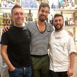 FOTO – Garics in visita a Napoli, l’ex azzurro si gode la pizza partenopea