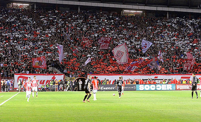 I tifosi della Stella Rossa ammirati: “Bellissimo gesto, onore ai napoletani”. Che atmosfera a Belgrado!