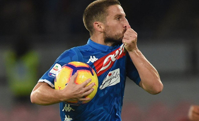 FOTO – Dries Mertens, nuovo look e sorriso smagliante: il dolore alla spalla è sparito!