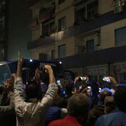 VIDEO – Arriva il pullman del Napoli al San Paolo, entusiasmo ed ovazione dal pubblico azzurro!