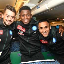 FOTO – Azzurri in partenza verso Cagliari: sorrisi per Diawara, Ounas e Younes