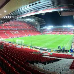 FOTO – Si accendono le luci su Anfield, lo scatto del Liverpool: “Un’altra grande notte europea…”
