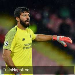 VIDEO – A Napoli si critica Milik, ma il Liverpool ringrazia ancora Alisson: “Come ha fatto? Altra grande parata!”