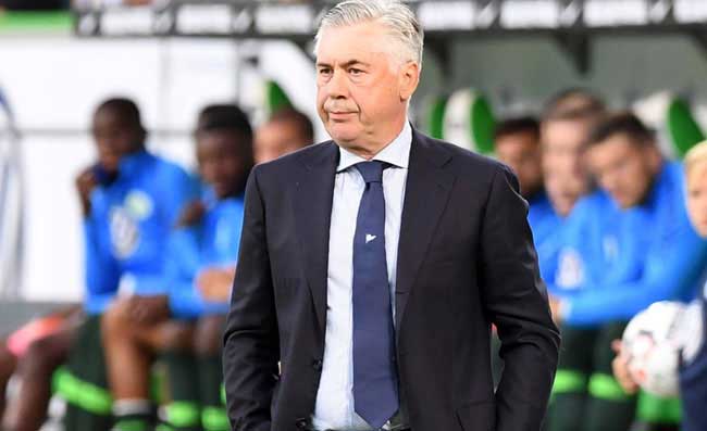 Rocchi fischia la fine, il San Paolo esplode: Ancelotti va verso il figlio Davide, bel gesto!