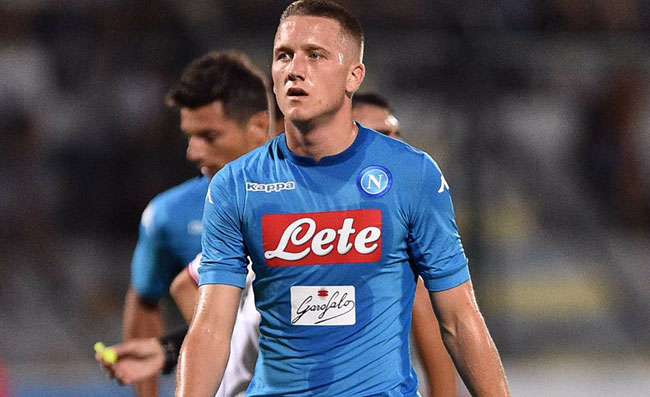 Entrataccia di Bastos su Zielinski, Adani incredulo: “Che motivo c’è?”, Trevisani: “Si è strusciato…”
