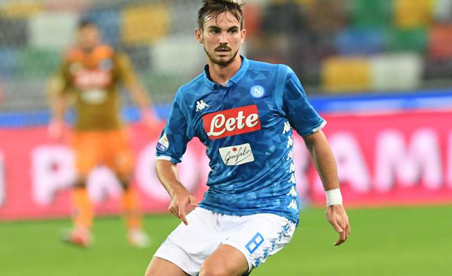 Fabian e Callejon centrano il sette, il telecronista: “Altro restauro, altra porta: la stanno spaccando!”