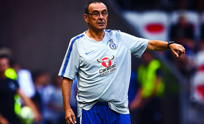 Sarri già stanco del Chelsea? Prima la discussione coi giocatori, poi il gesto che stupisce tutti