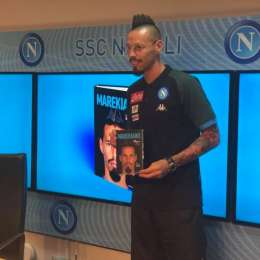 Hamsik-Cina, nella sua biografia raccontò la tentazione estiva: “Mai tradirei Napoli, ma erano tanti soldi e mio padre spingeva. Lui si indebitò…”
