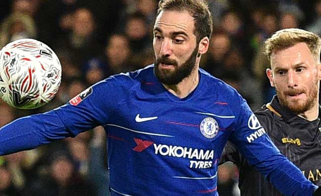 Higuain segna una bella doppietta, i tifosi del Chelsea: “Che errore abbiamo fatto, Sarri…”