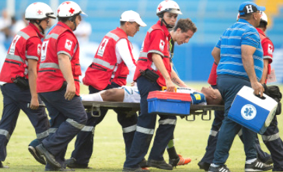Pres. Lecce: “Scavone svenuto subito, compagni disperati: ora ha le vertigini. I medici hanno detto…”