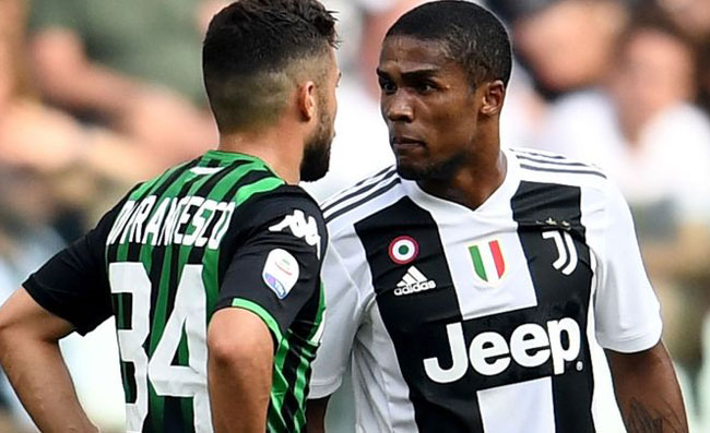 Brutta tegola per la Juventus, Allegri perde Douglas Costa per l’Atletico: la lista dei convocati