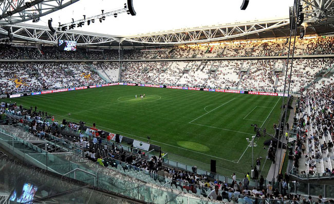 Juventus, battaglia all’Allianz Stadium tra le due curve! Fischi ed insulti, il tifo si è spaccato
