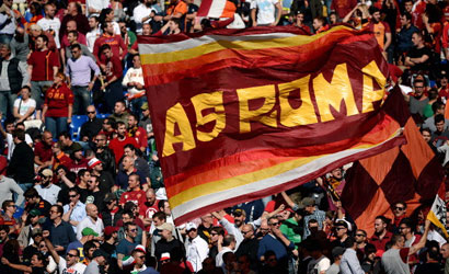 “Volete Sarri a Roma?”. Le risposte dei tifosi giallorossi sorprendono. Spunta qualche ‘triste’ messaggio