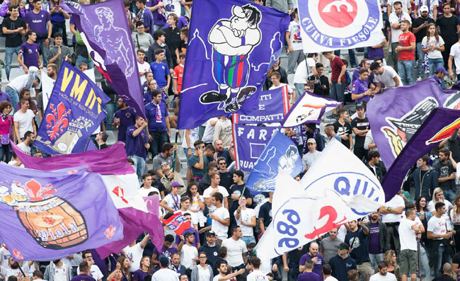 Fiorentina sconfitta dal Sassuolo, tifosi furiosi: dura contestazione fuori lo stadio! Montella deluso