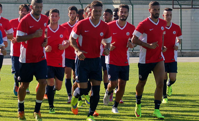 Asse di mercato Napoli-Bari, un altro giocatore partenopeo può andare al club pugliese
