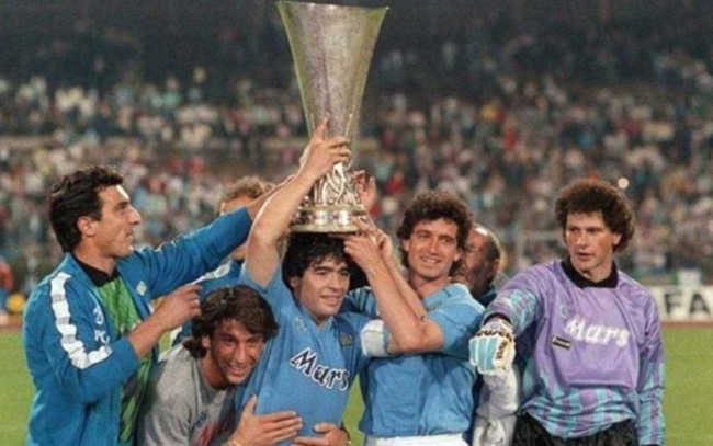 Il 17 maggio 1989 il Napoli Vinceva la Coppa Uefa. La felicità sotto il cielo di Stoccarda