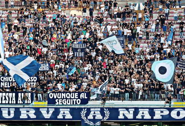 Volantino della curva A contro De Laurentiis: Attacca e offende la città!