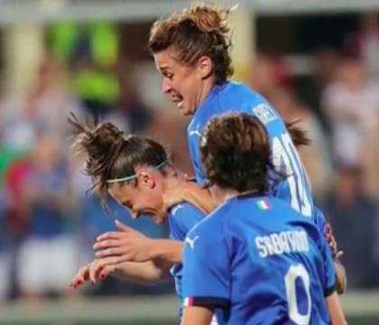 I Mondiali di calcio femminile nell’Italia maschile che ancora sbava per un’arbitra che si spoglia