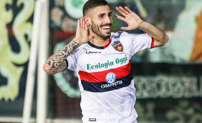 SKY – Offerta di 8 milioni del Genoa per Tutino! Arriva la risposta di De Laurentiis