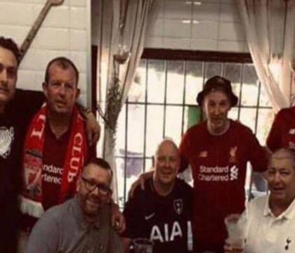 Un tifoso del Tottenham gli ritrova il portafogli. Lui, che tifa Liverpool, fa beneficenza