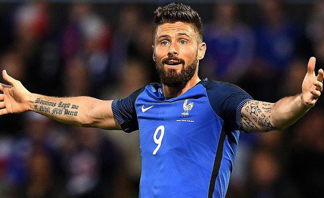 Giroud elogia Sarri: “Niente dente avvelenato, chiariti dopo l’arrivo di Higuain. La sua parola…”