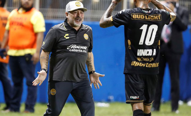 Maradona si candida per la panchina del Manchester United: “Sono l’uomo giusto per vincere”