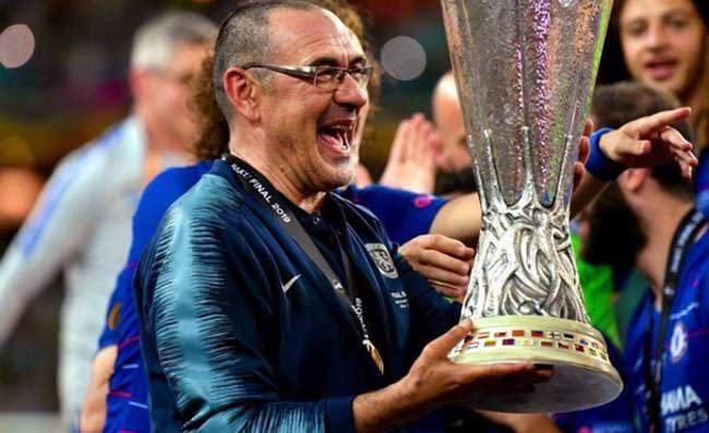 Sarri ha detto sì all’offerta della Juventus, svelato il vero motivo: i soldi c’erano ben poco!