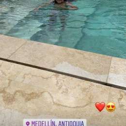 FOTO – James si gode le vacanze, scatto da Medellìn in compagnia della figlia