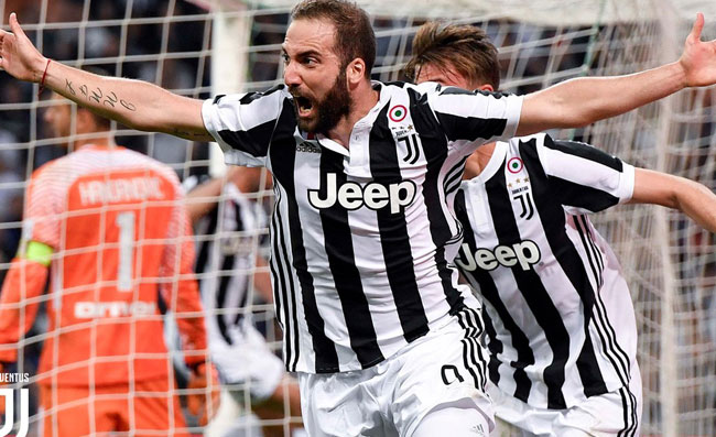 TMW – Colpo di scena, la Juventus cambia strategia: Higuain potrebbe restare a Torino