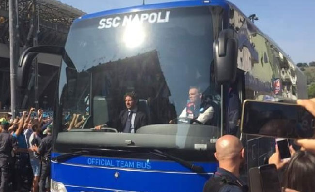 VIDEO – Il Napoli ha lasciato Dimaro, il ritiro è finito! Gli azzurri sono partiti per Edinburgo