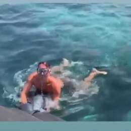 VIDEO – Milik si gode gli ultimi giorni di vacanza a Formentera: le riprese in acqua sui social